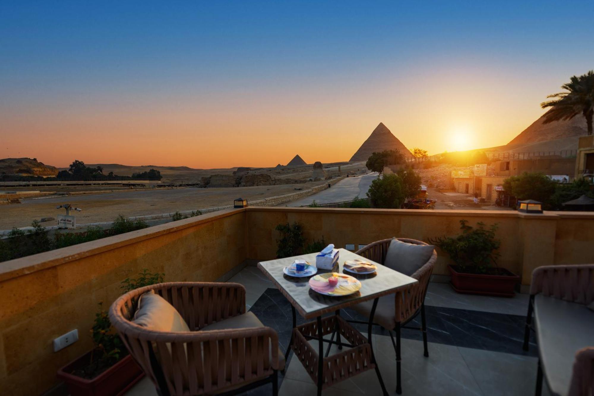 The Gate Front Pyramids & Sphinx View Hotel *
