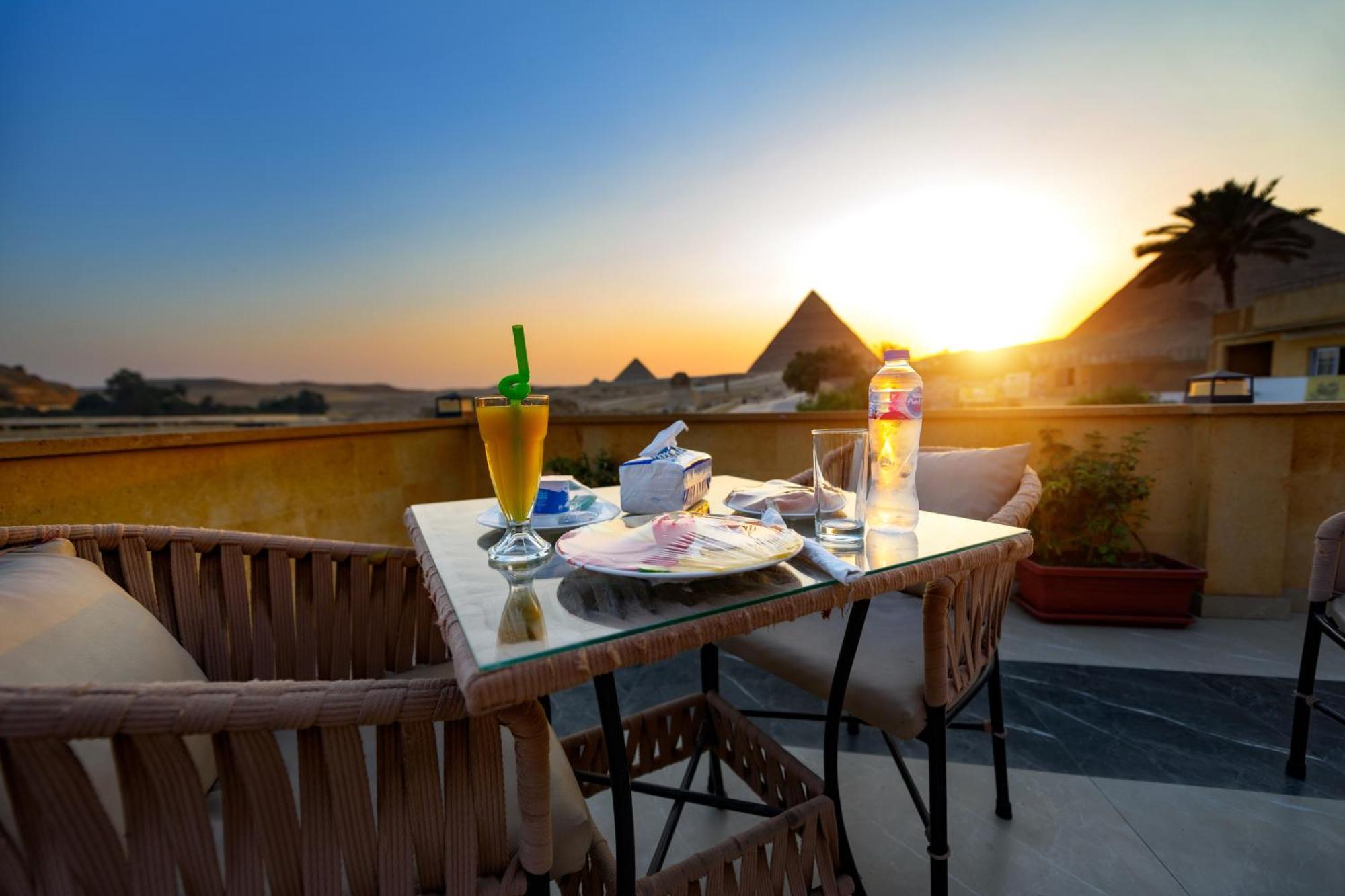 The Gate Front Pyramids & Sphinx View Hotel Kafrat al Jabal
