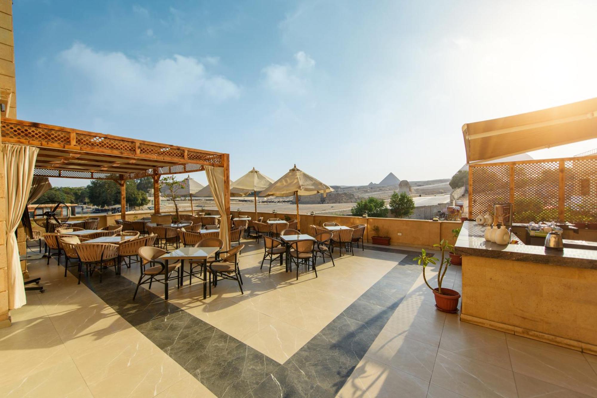 Отель The Gate Front Pyramids & Sphinx View Kafrat al Jabal