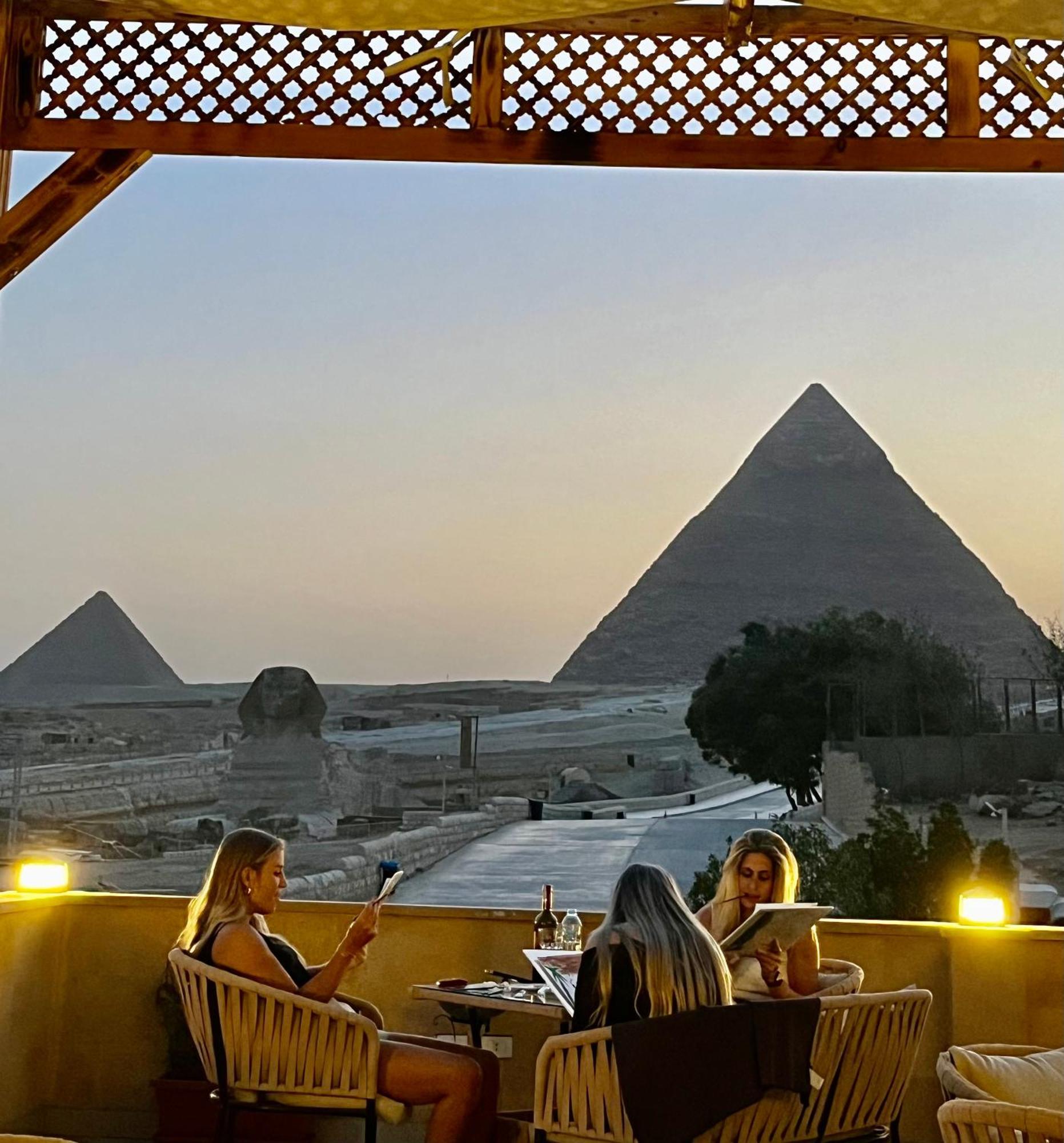 The Gate Front Pyramids & Sphinx View Hotel *